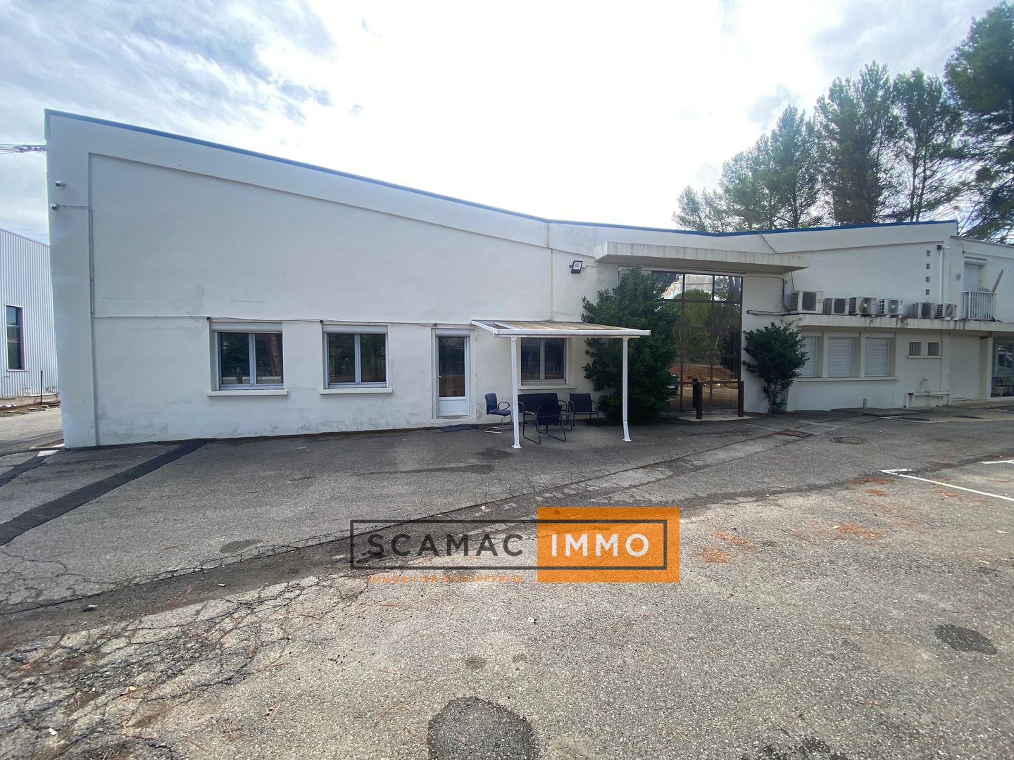 local d'activités de 600m², Rousset (Bouches-du-Rhône)