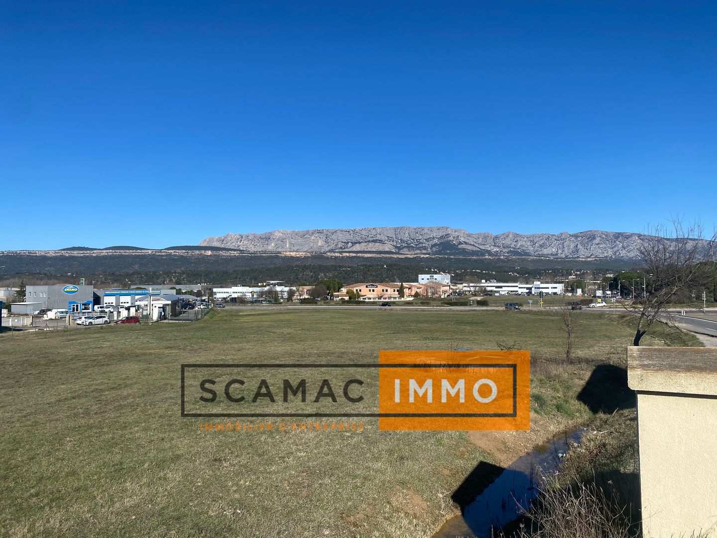 local d'activités de 1&nbsp;150m², Rousset (Bouches-du-Rhône)