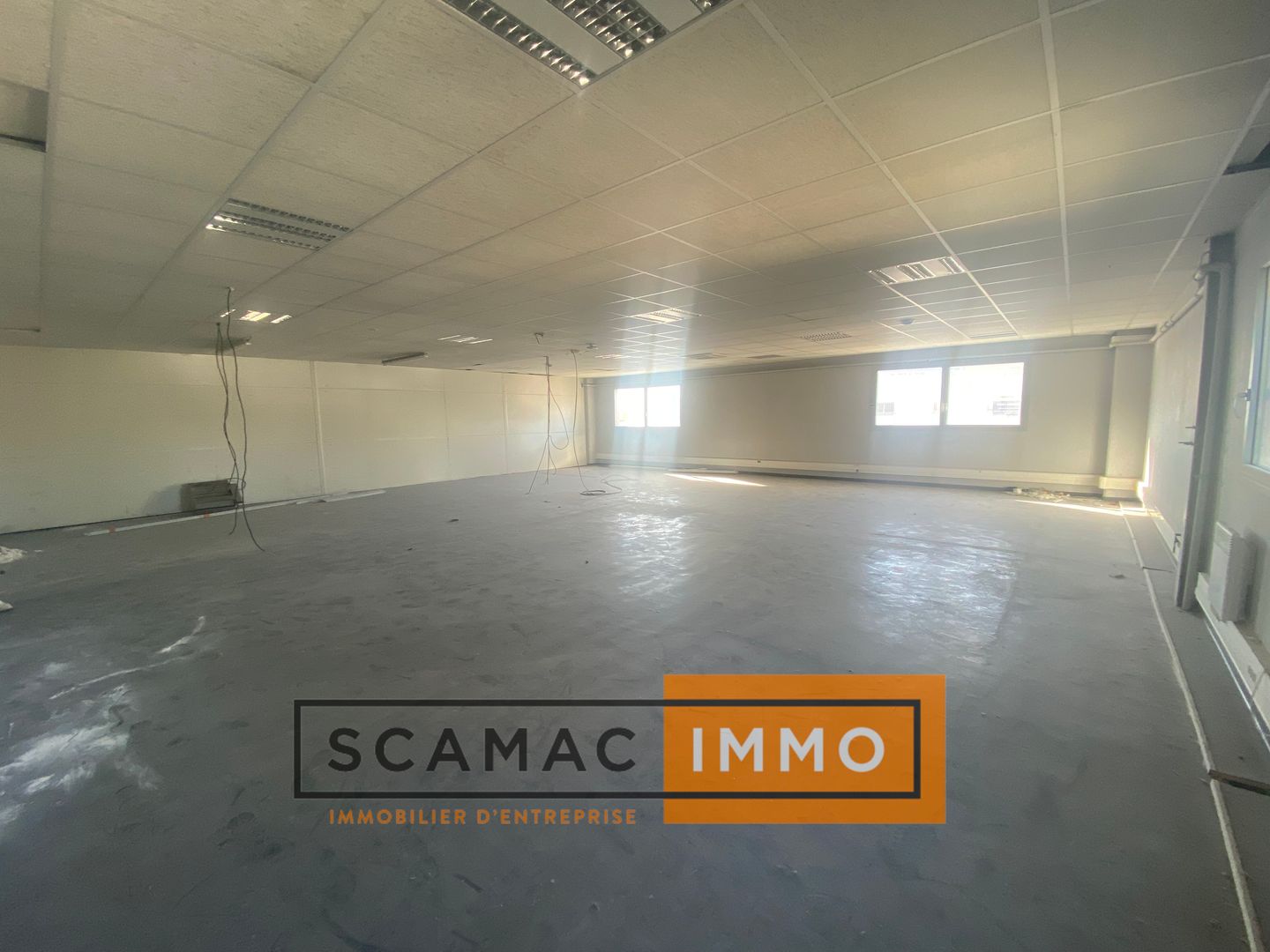 local d'activités de 190m², Marseille 14 (Bouches-du-Rhône)