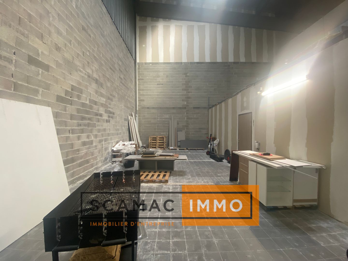 local d'activités de 190m², Marseille 14 (Bouches-du-Rhône)