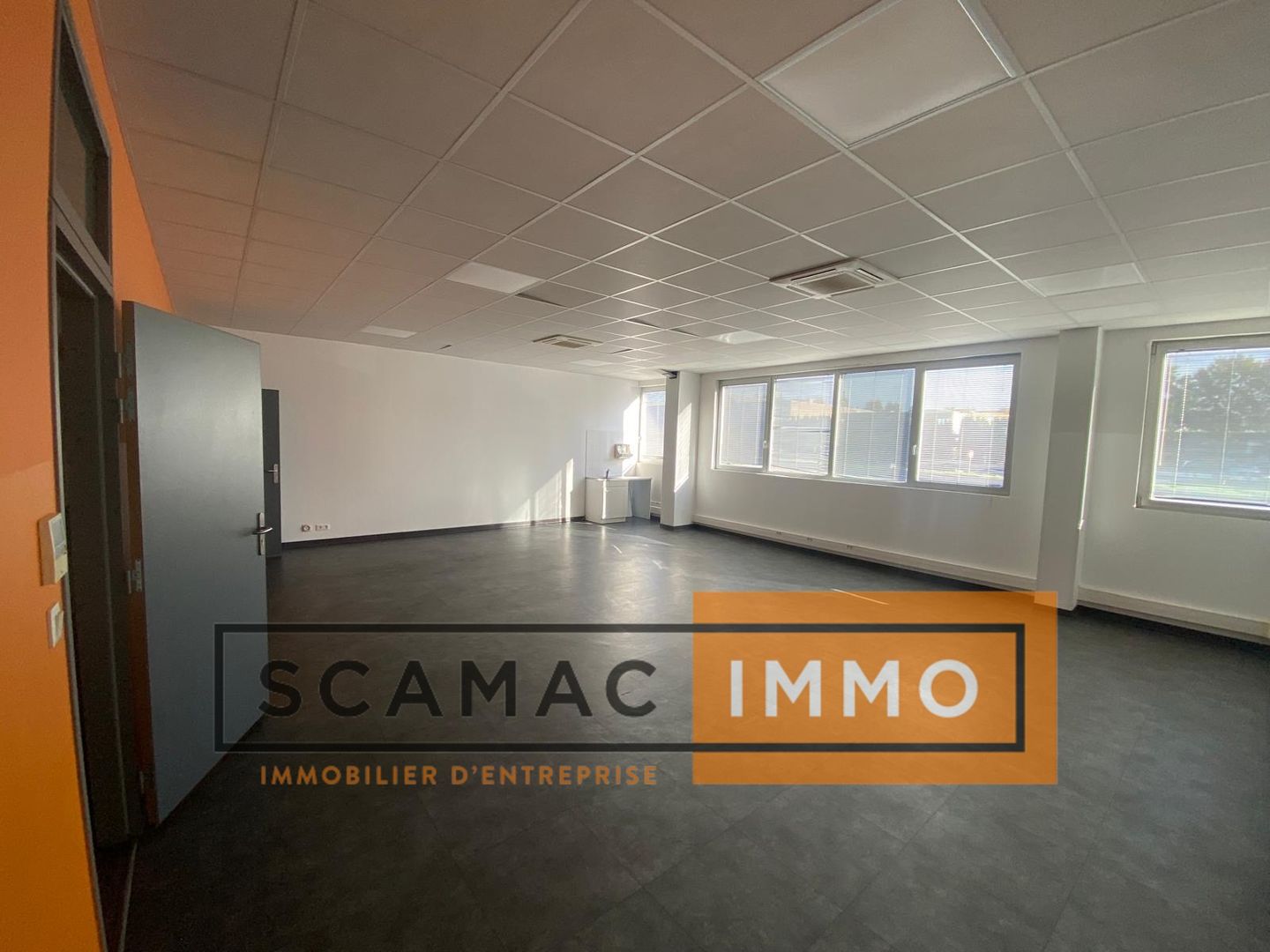 local d'activités de 990m², Marseille 14 (Bouches-du-Rhône)