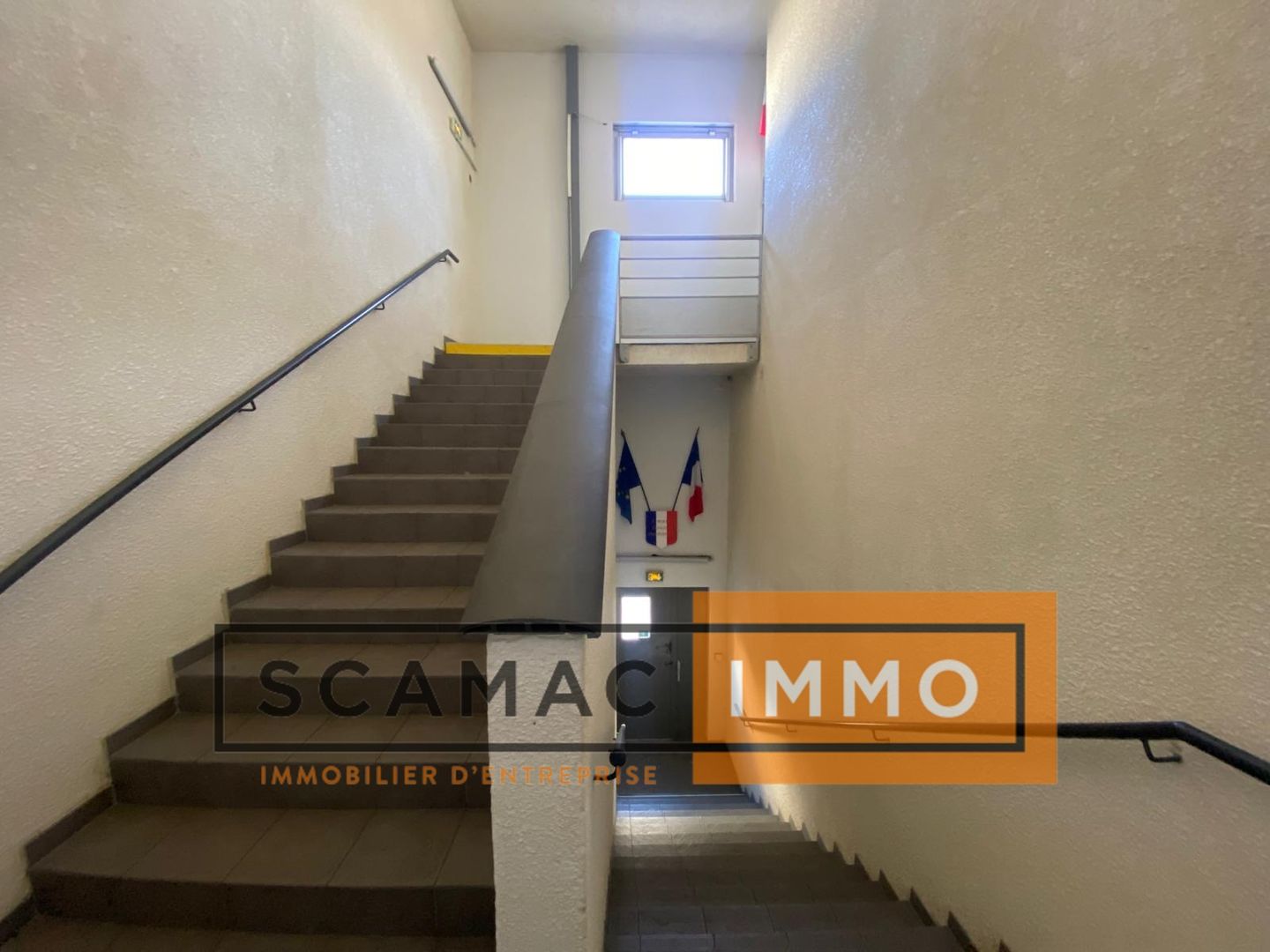 local d'activités de 990m², Marseille 14 (Bouches-du-Rhône)