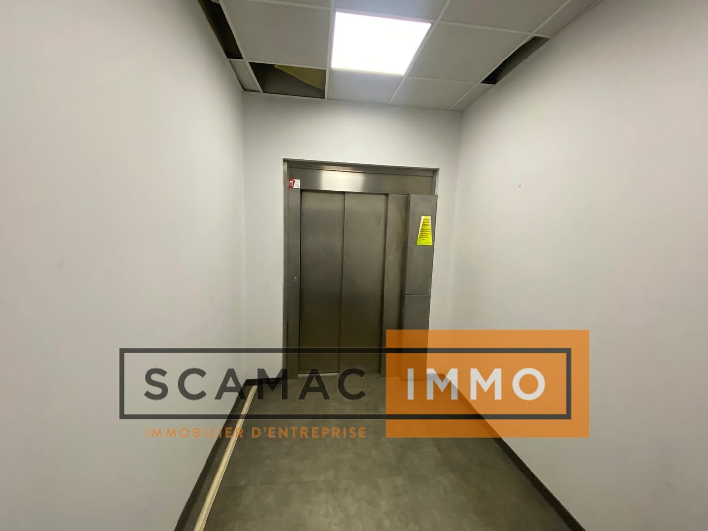 local d'activités de 990m², Marseille 14 (Bouches-du-Rhône)