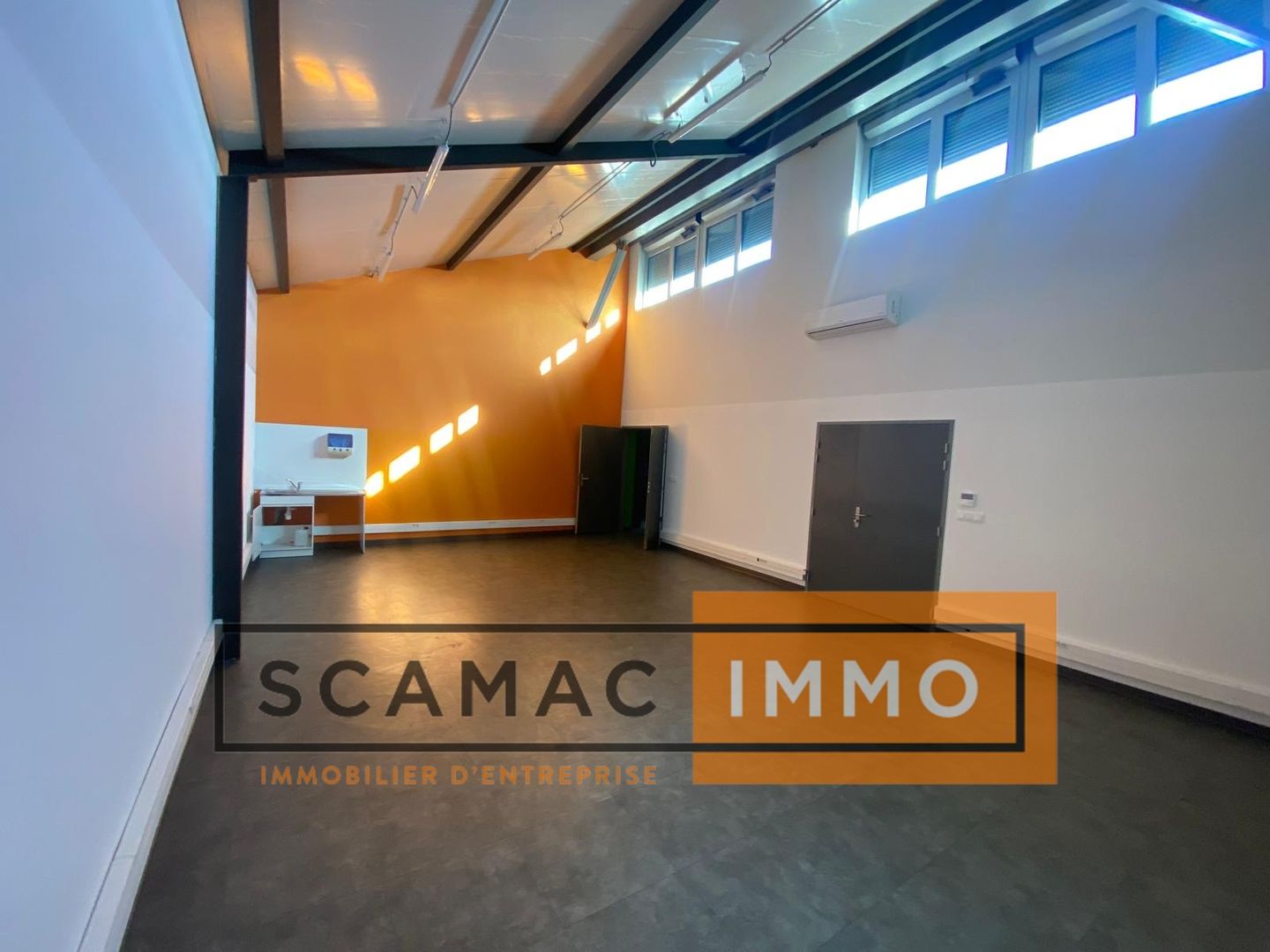 local d'activités de 990m², Marseille 14 (Bouches-du-Rhône)