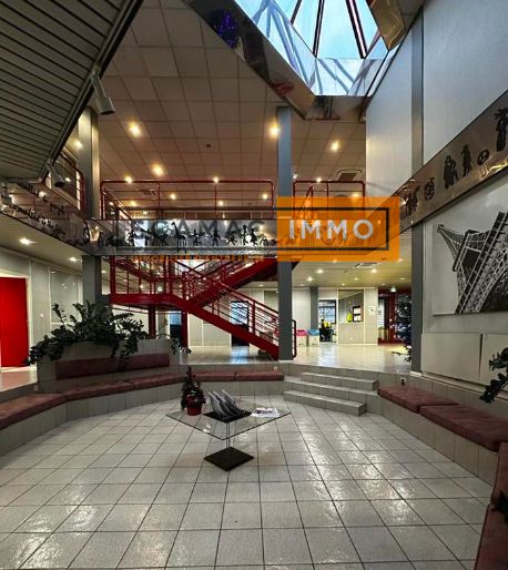 local d'activités de 6 081m², Maurepas (Yvelines)