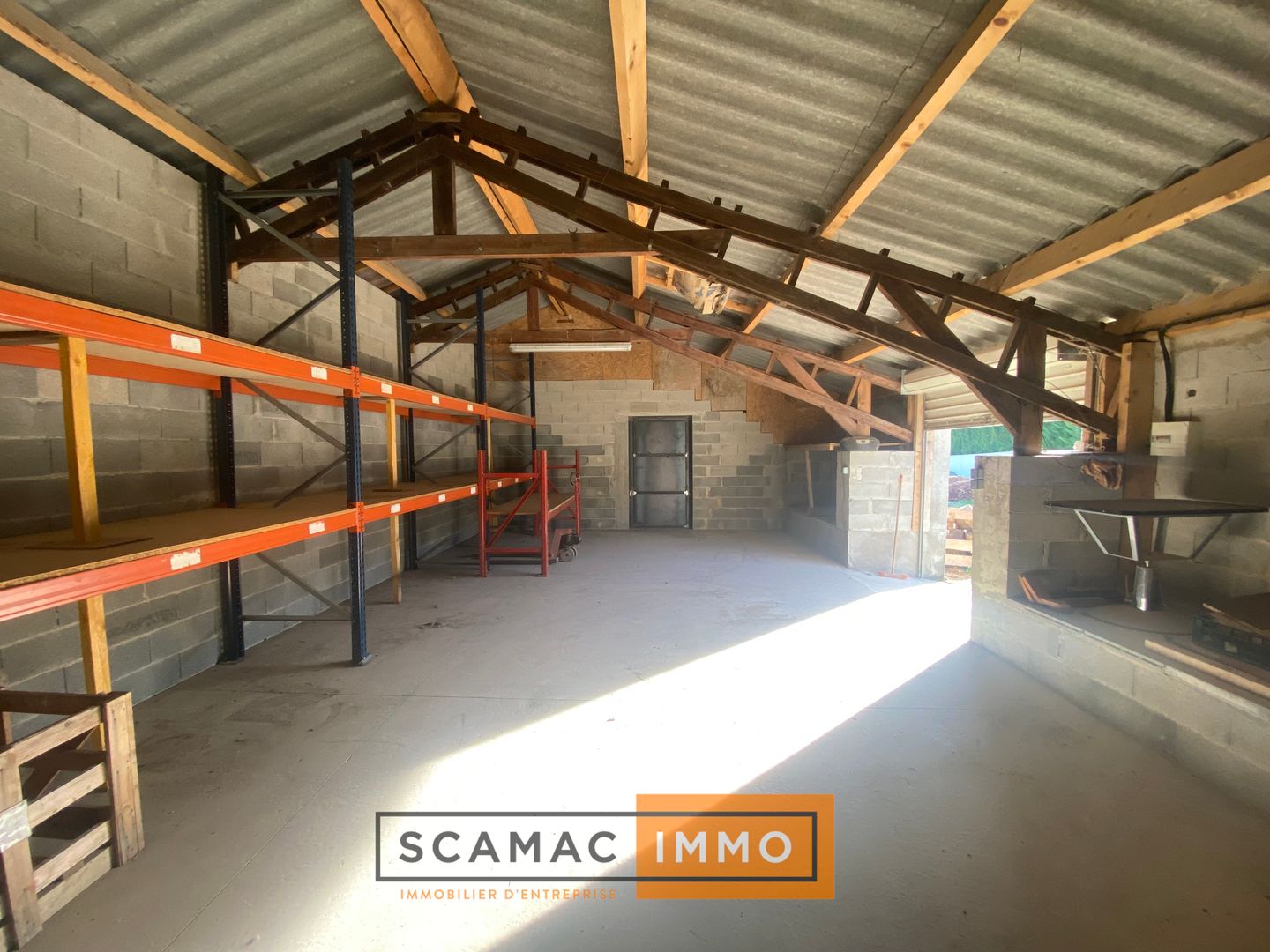 entrepôt de 65m², Puyvert (Vaucluse)
