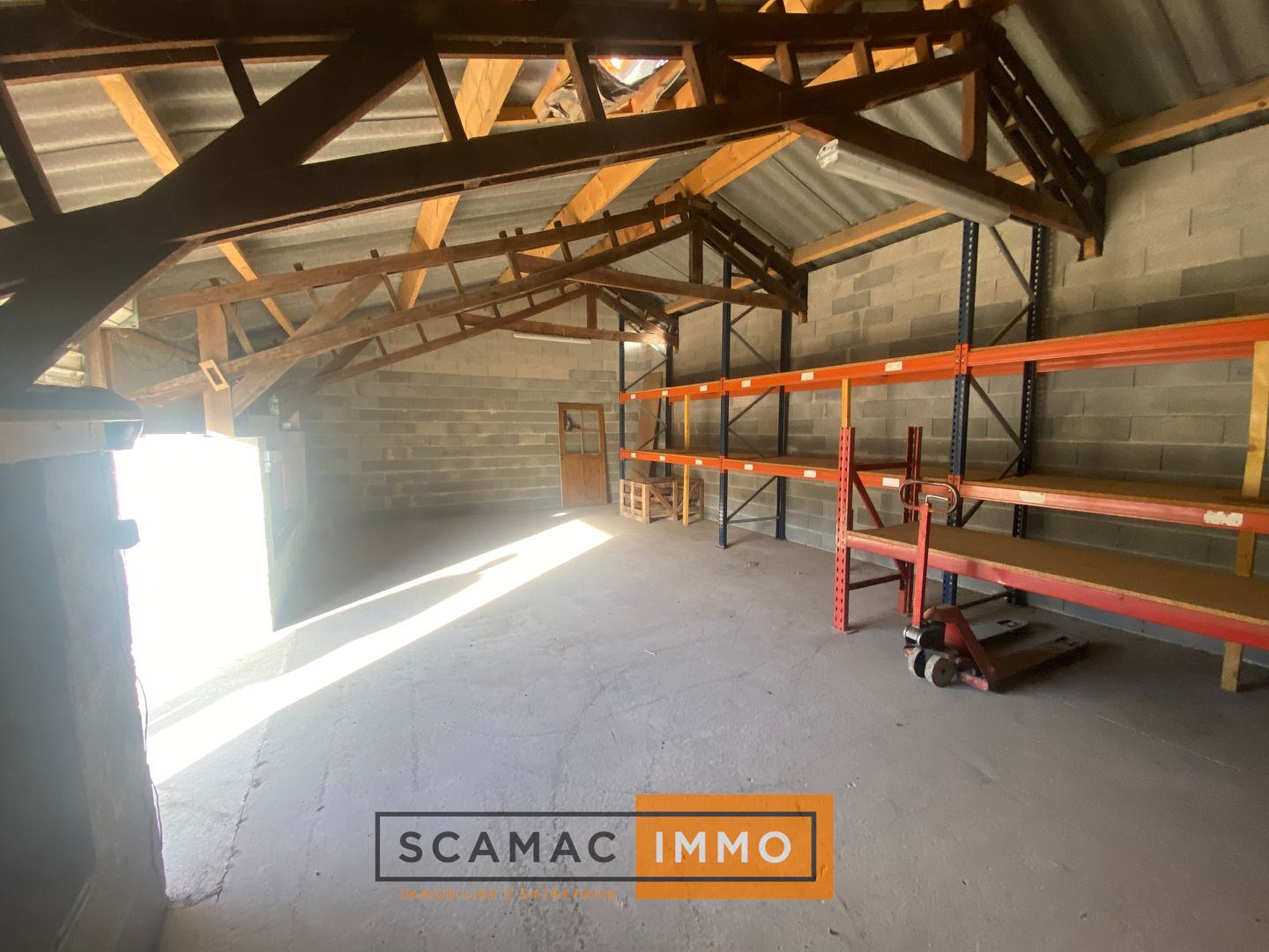 entrepôt de 65m², Puyvert (Vaucluse)