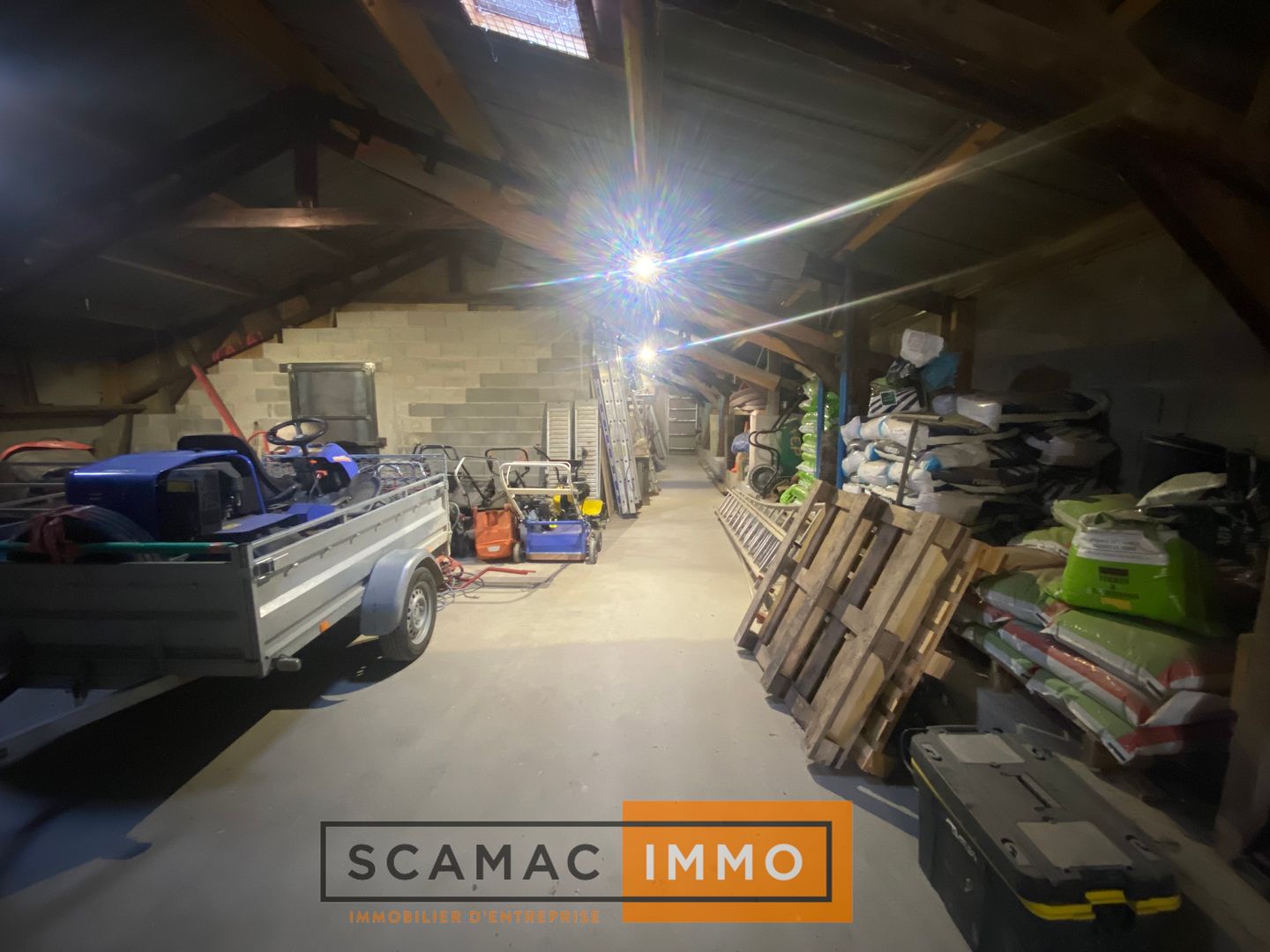 local d'activités de 310m², Puyvert (Vaucluse)