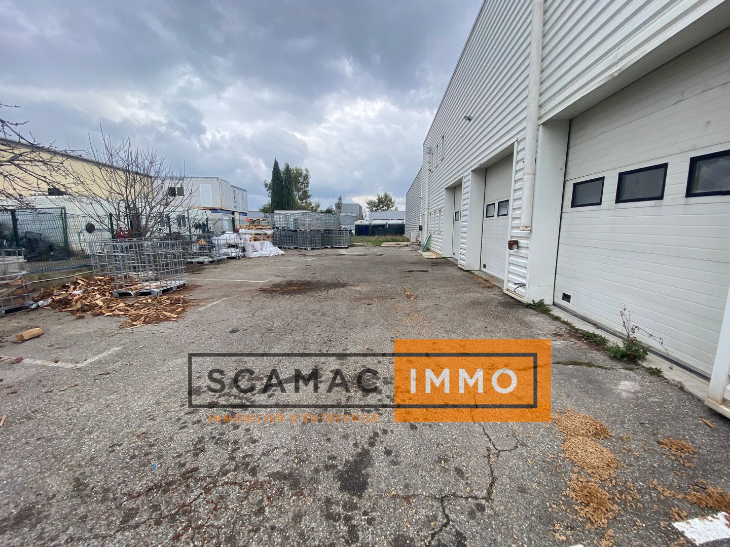 local d'activités de 210m², Pertuis (Vaucluse)