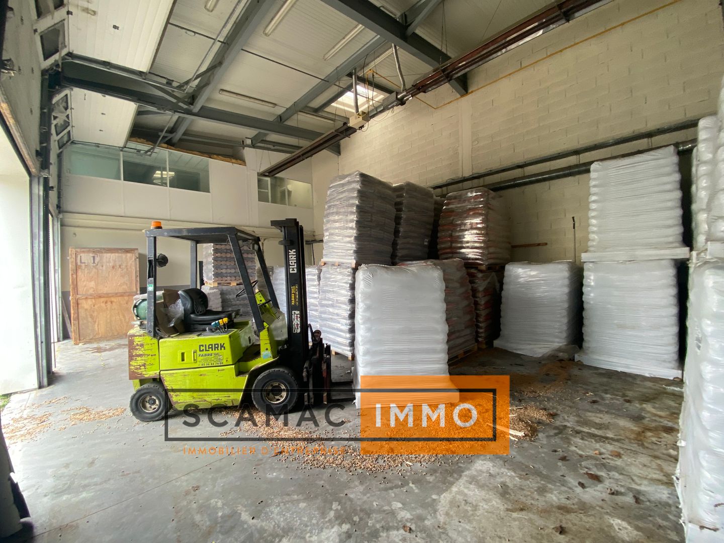 local d'activités de 210m², Pertuis (Vaucluse)