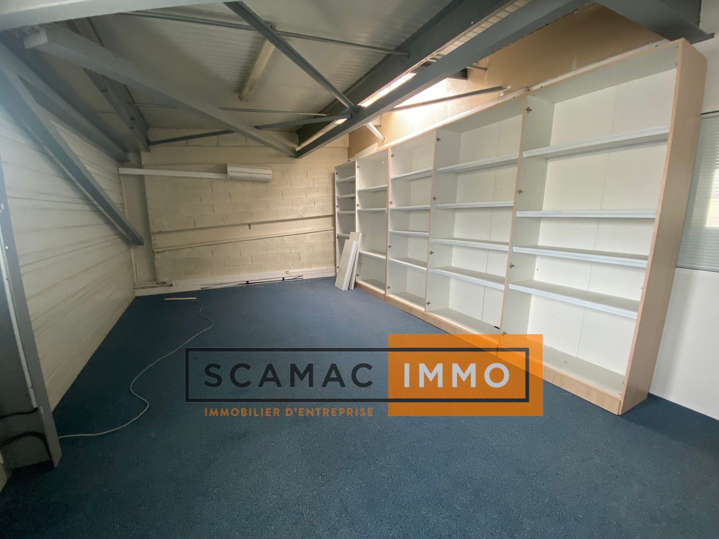 local d'activités de 210m², Pertuis (Vaucluse)