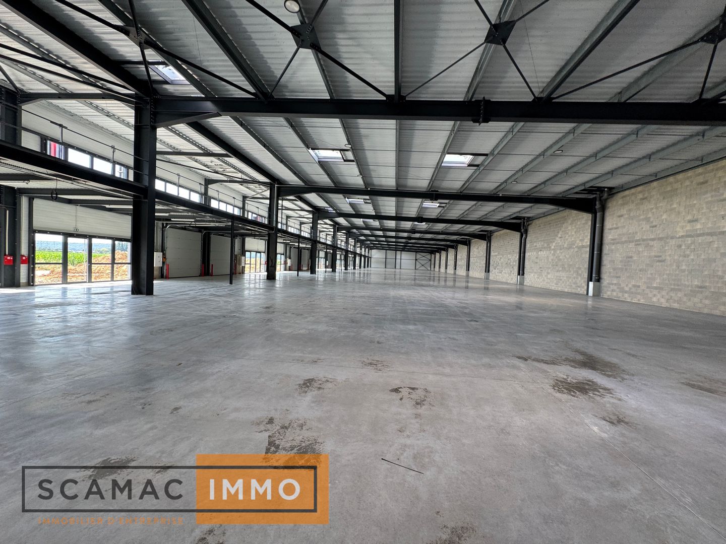 local d'activités de 1 287m², Avrainville (Essonne)