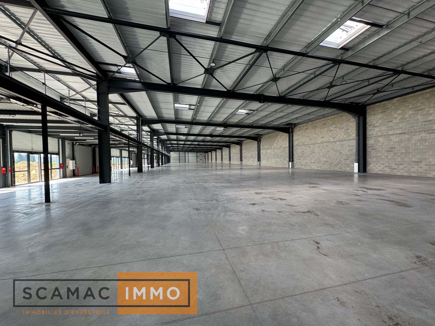 local d'activités de 2&nbsp;150m², Avrainville (Essonne)