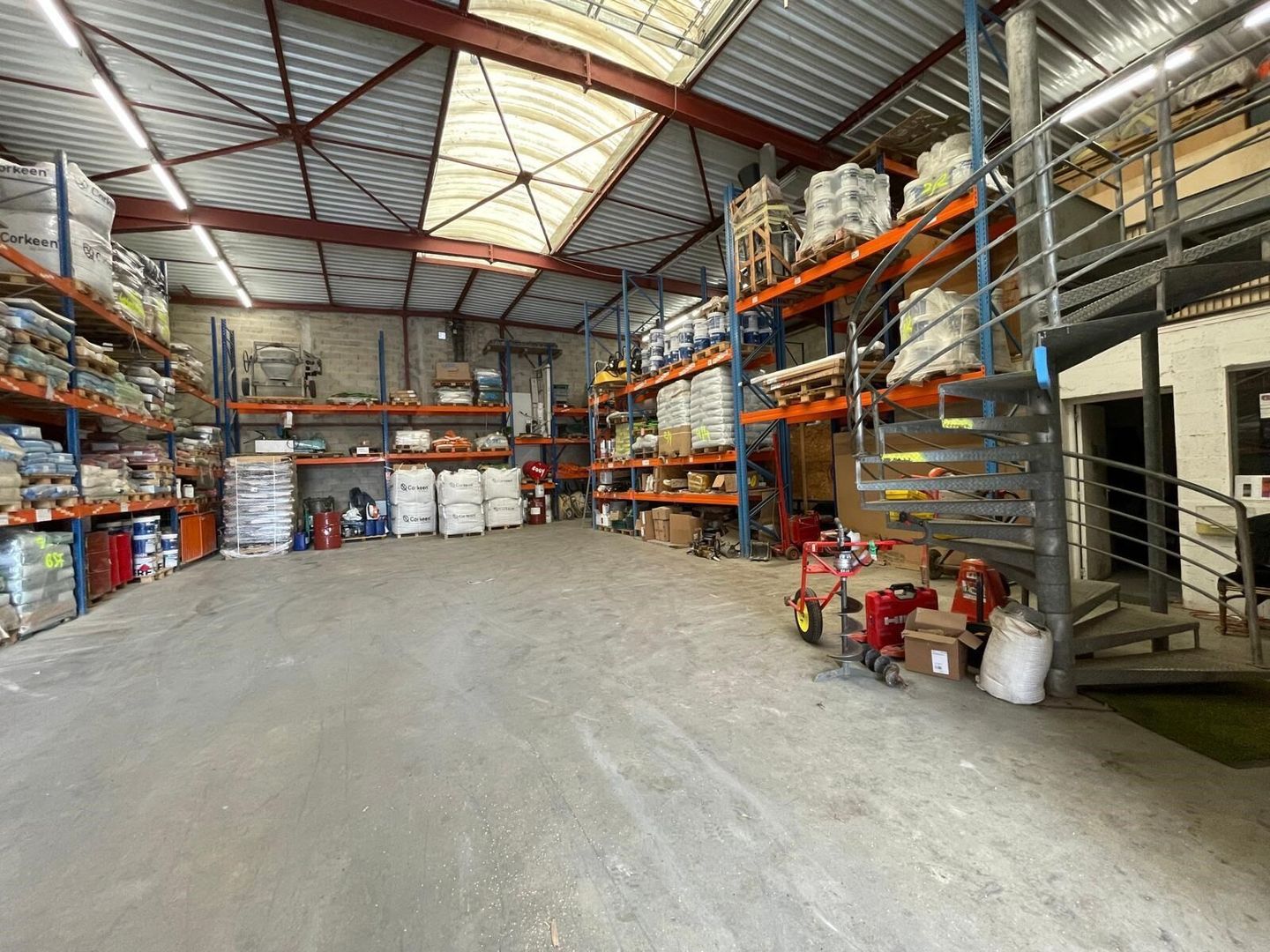 entrepôt de 568m², Le Thillay (Val-d'Oise)