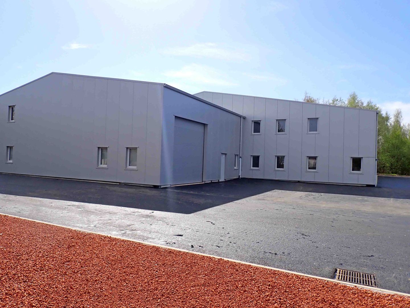 local d'activités de 304m², Marines (Val-d'Oise)