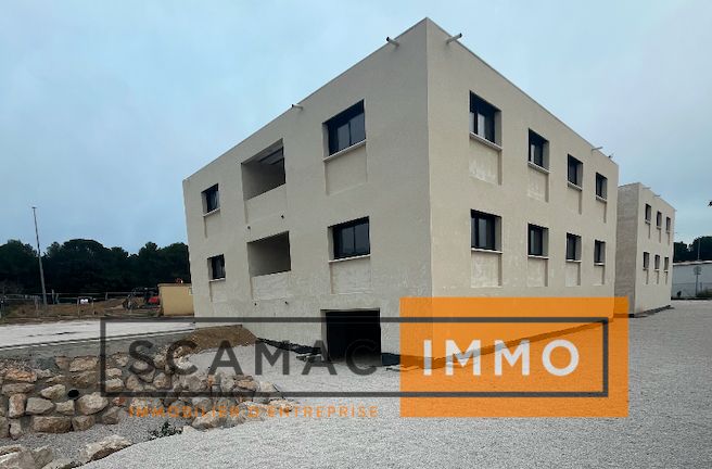 locaux mixtes de 170m², Saint-Mitre-les-Remparts (Bouches-du-Rhône)