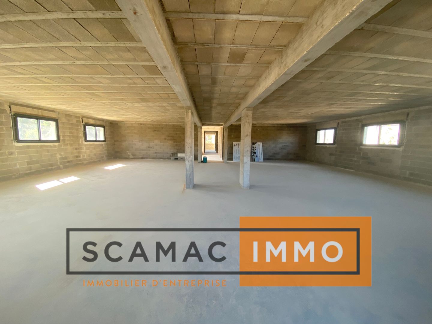 locaux mixtes de 170m², Saint-Mitre-les-Remparts (Bouches-du-Rhône)