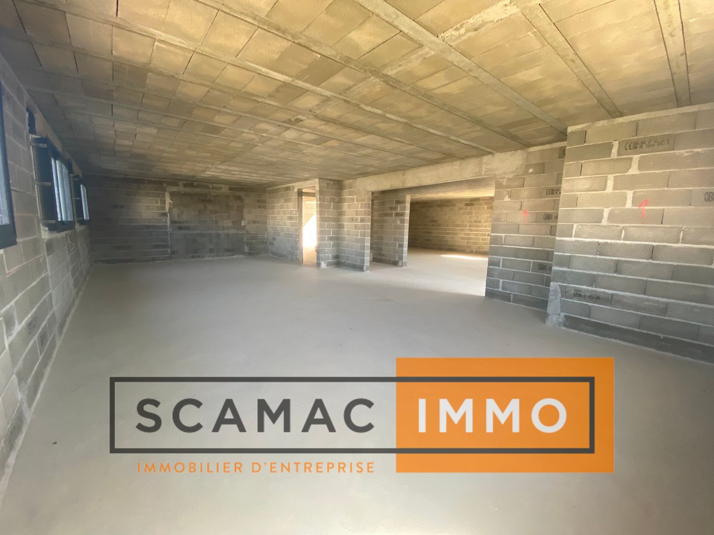 locaux mixtes de 170m², Saint-Mitre-les-Remparts (Bouches-du-Rhône)