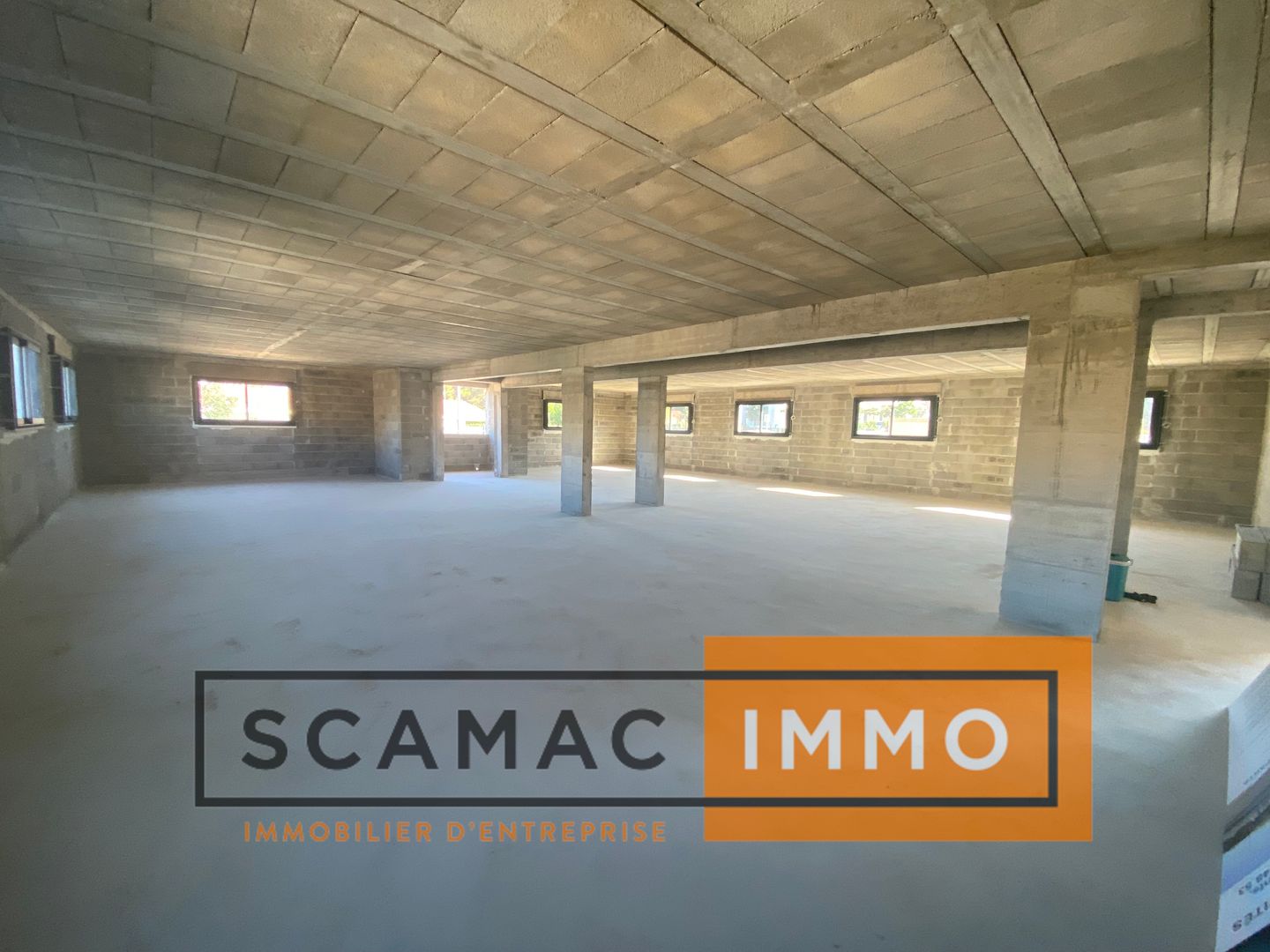 locaux mixtes de 170m², Saint-Mitre-les-Remparts (Bouches-du-Rhône)