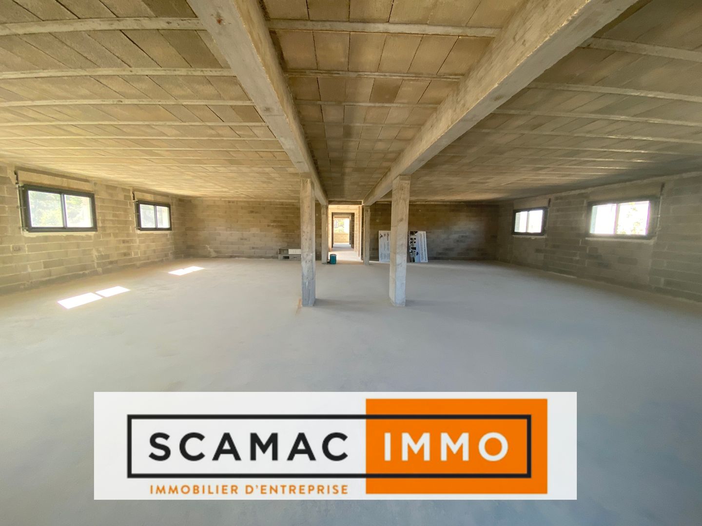 locaux mixtes de 800m², Saint-Mitre-les-Remparts (Bouches-du-Rhône)