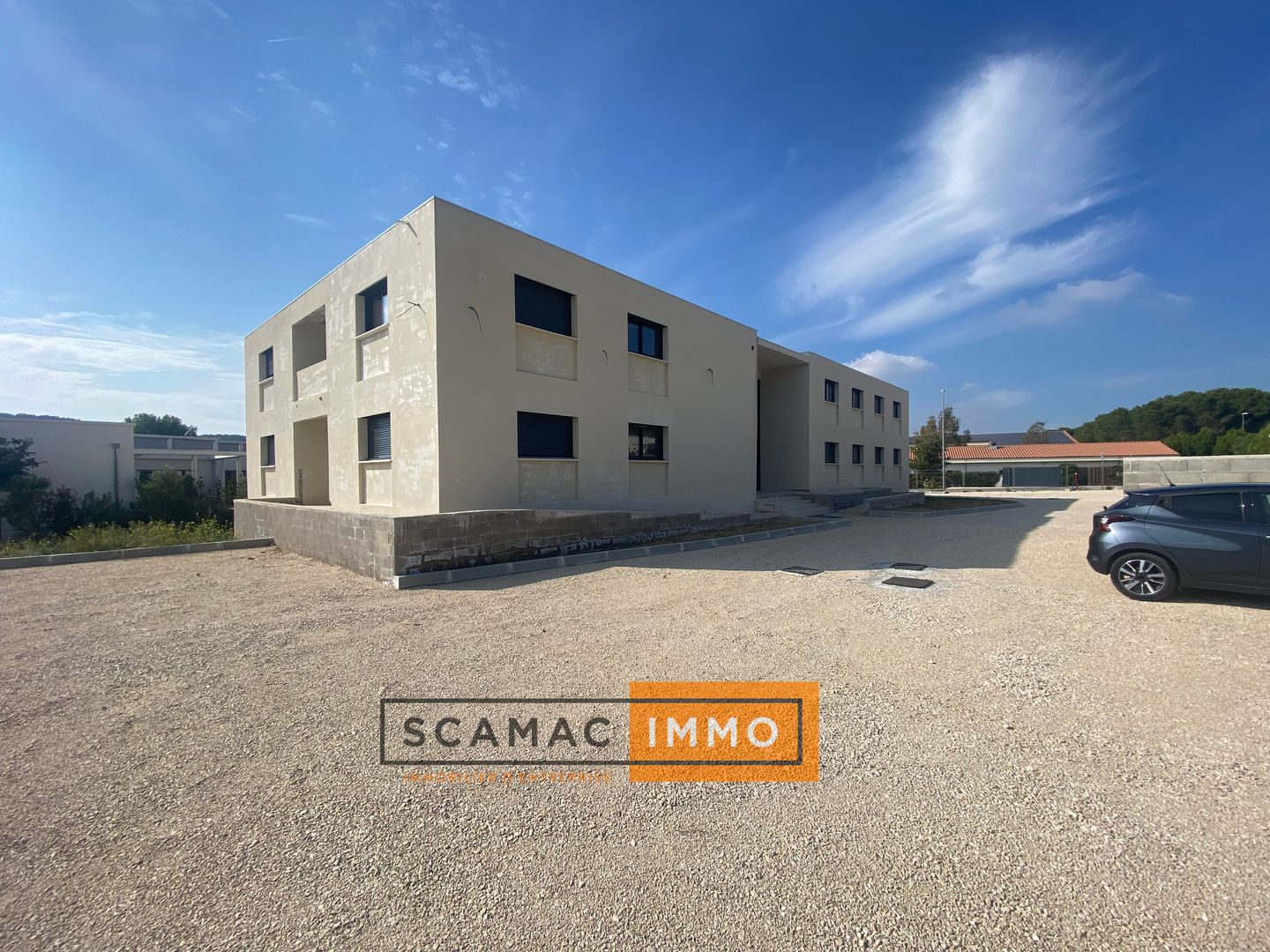 local commercial de 170m², Saint-Mitre-les-Remparts (Bouches-du-Rhône)