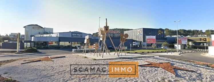 local commercial de 1 036m², Les-Pennes-Mirabeau (Bouches-du-Rhône)