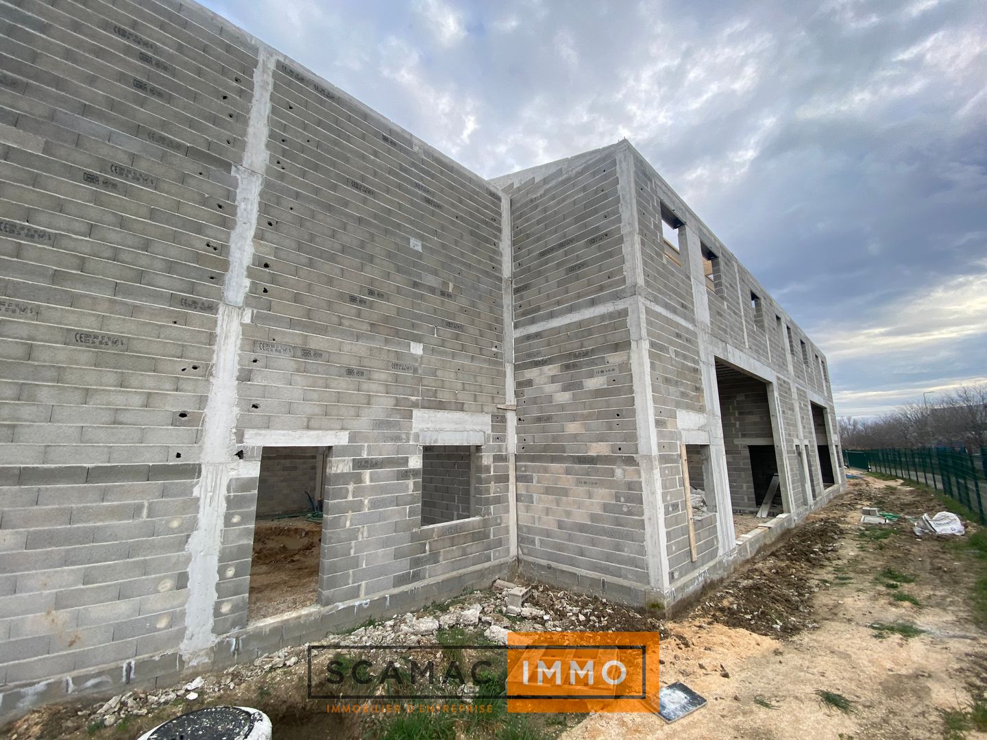 local d'activités de 380m², Rognac (Bouches-du-Rhône)