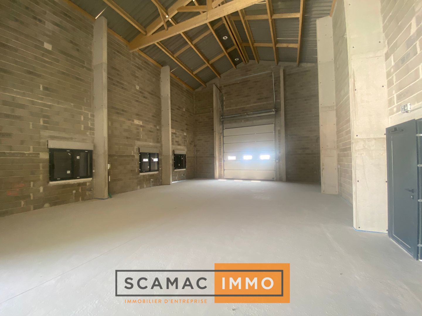 local d'activités de 110m², Rognac (Bouches-du-Rhône)