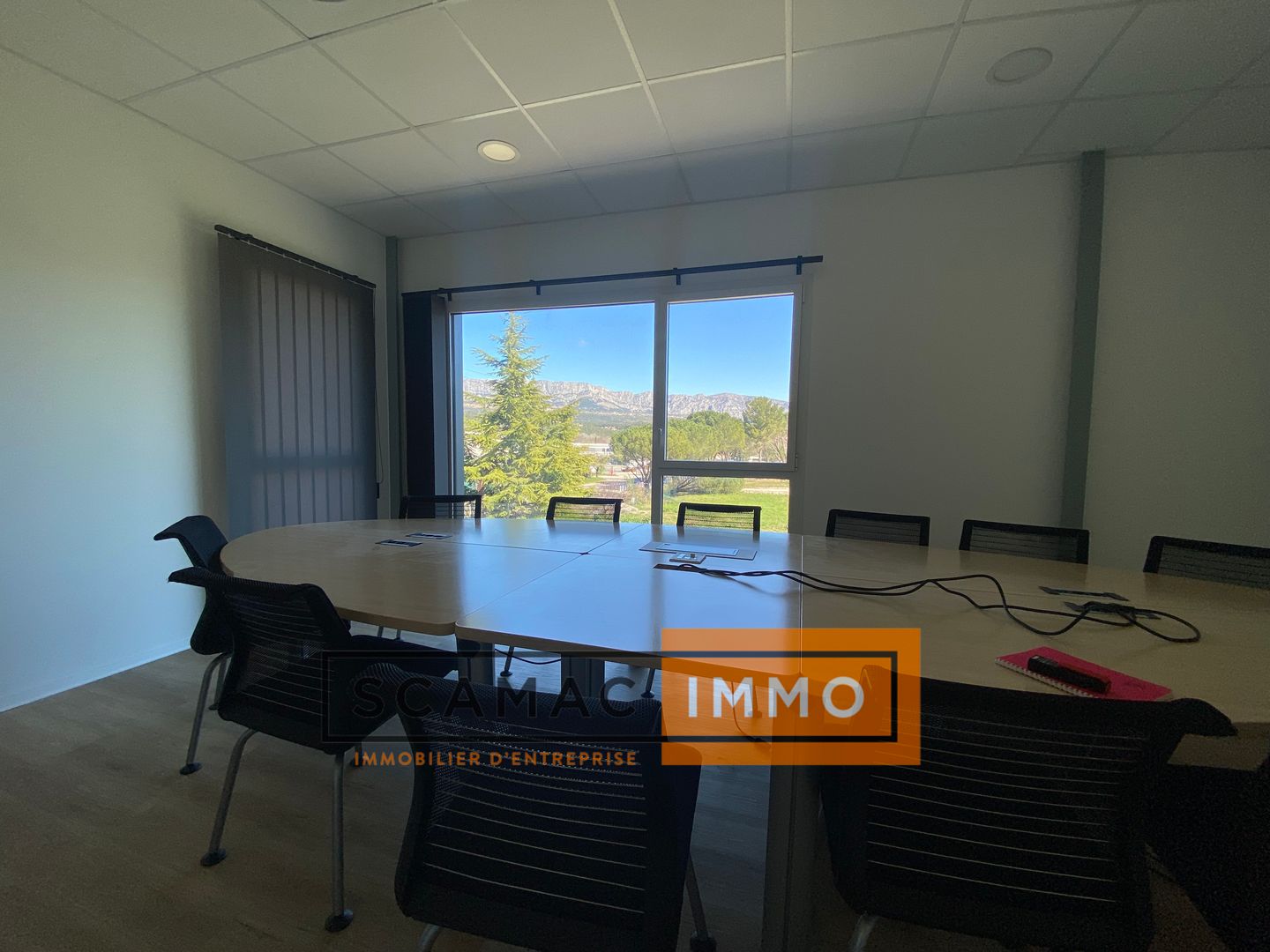 bureau de 136m², Rousset (Bouches-du-Rhône)