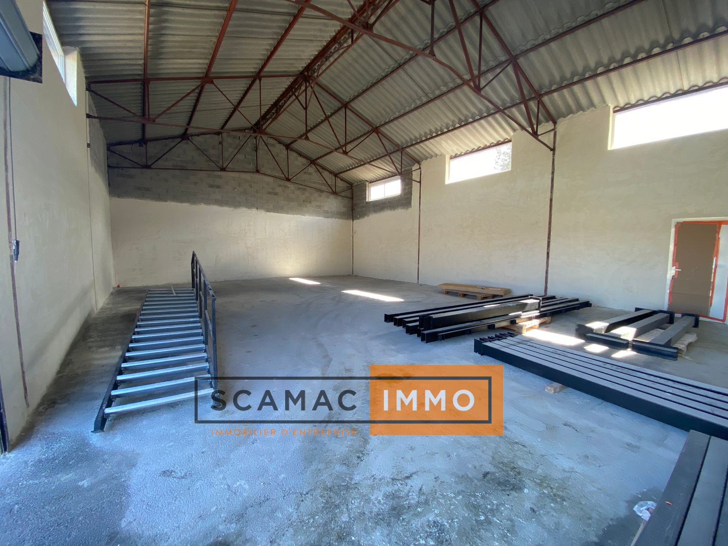 entrepôt de 223m², Gardanne (Bouches-du-Rhône)