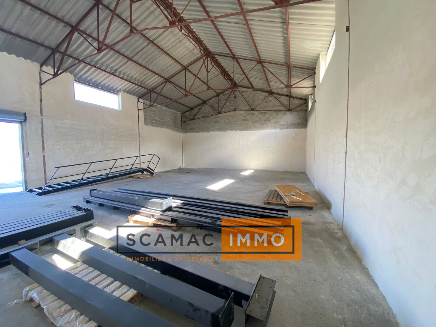 entrepôt de 223m², Gardanne (Bouches-du-Rhône)