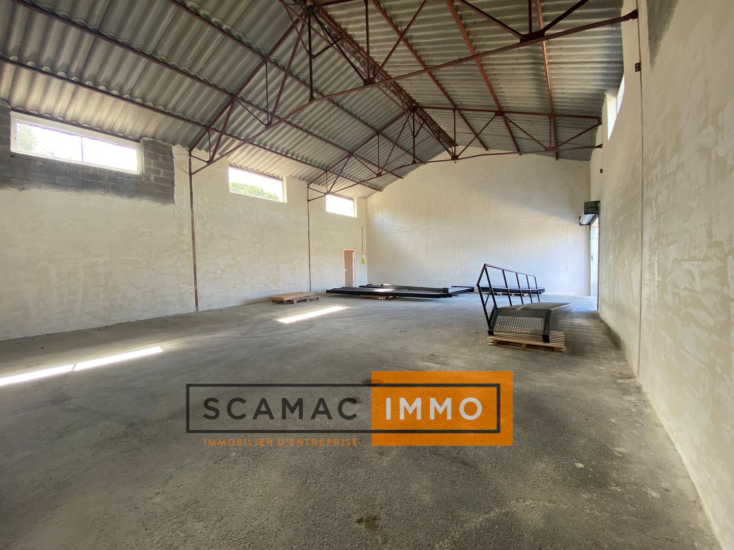entrepôt de 223m², Gardanne (Bouches-du-Rhône)