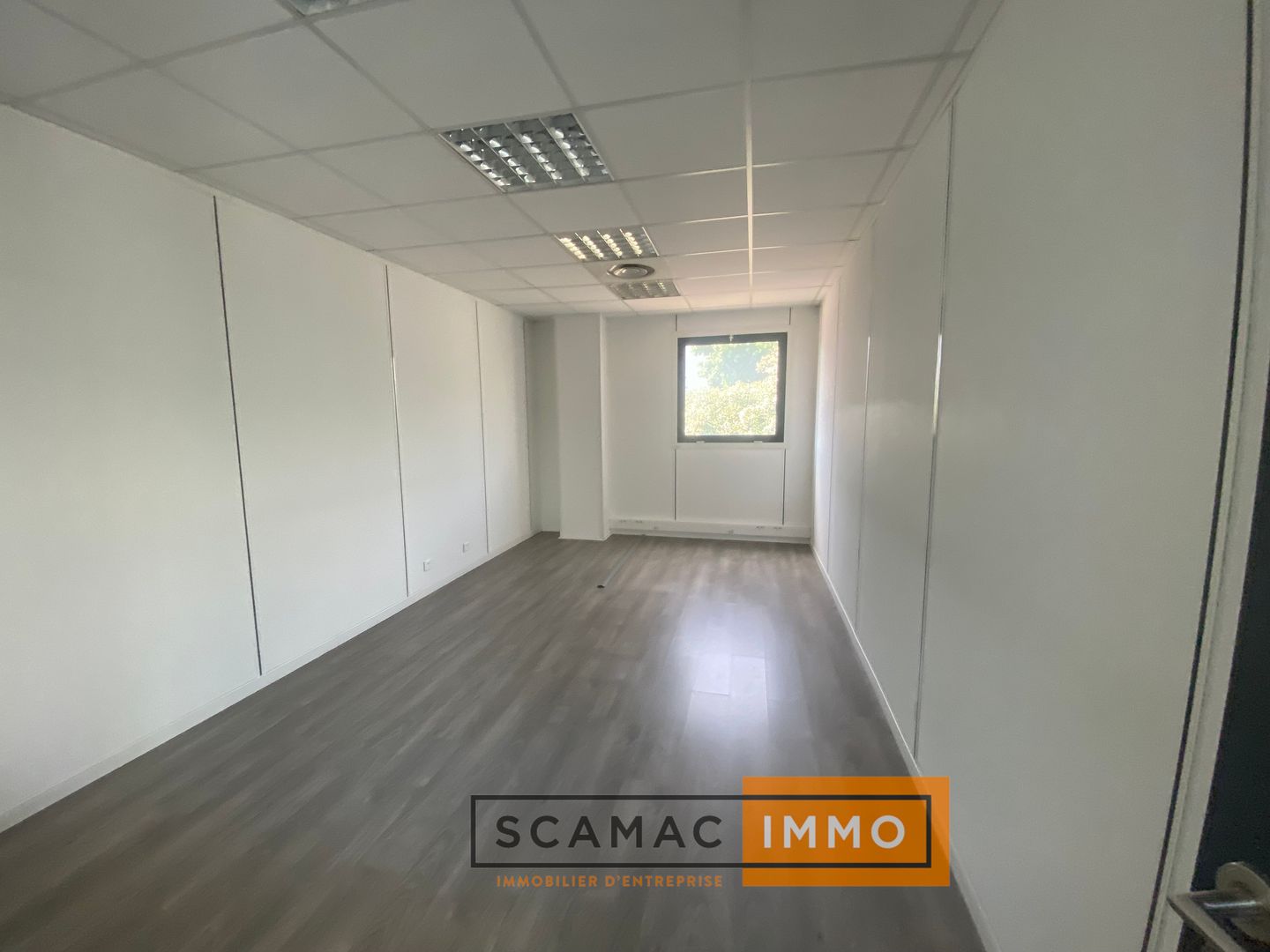 local d'activités de 585m², Les Milles (Bouches-du-Rhône)