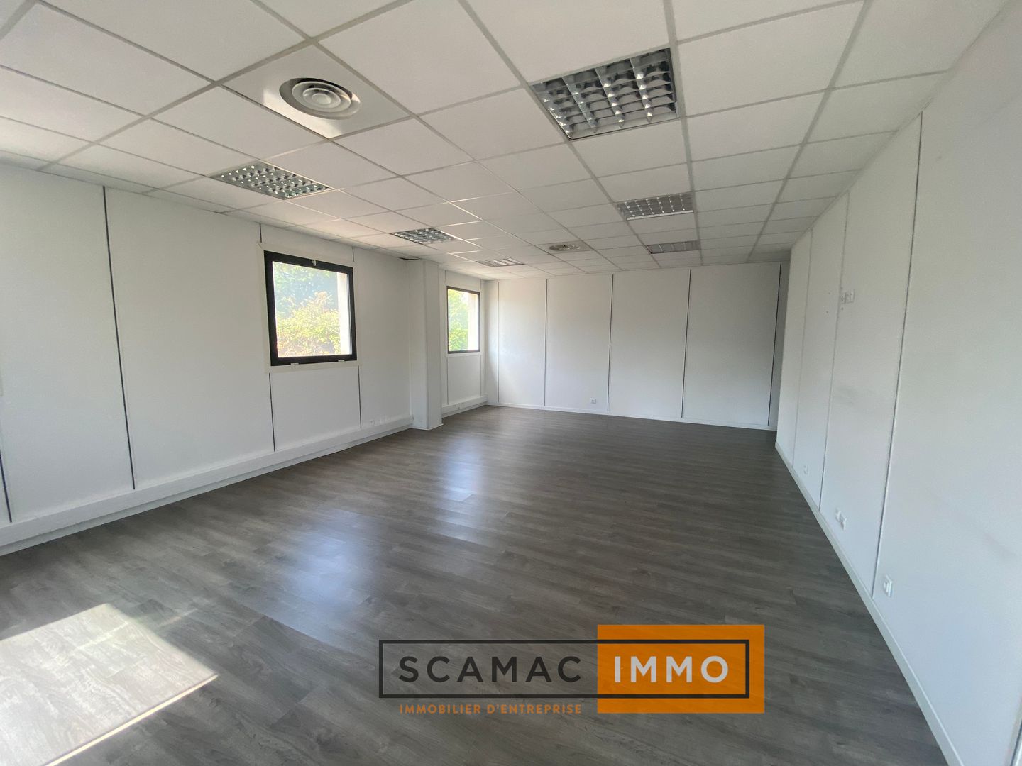 local d'activités de 585m², Les Milles (Bouches-du-Rhône)