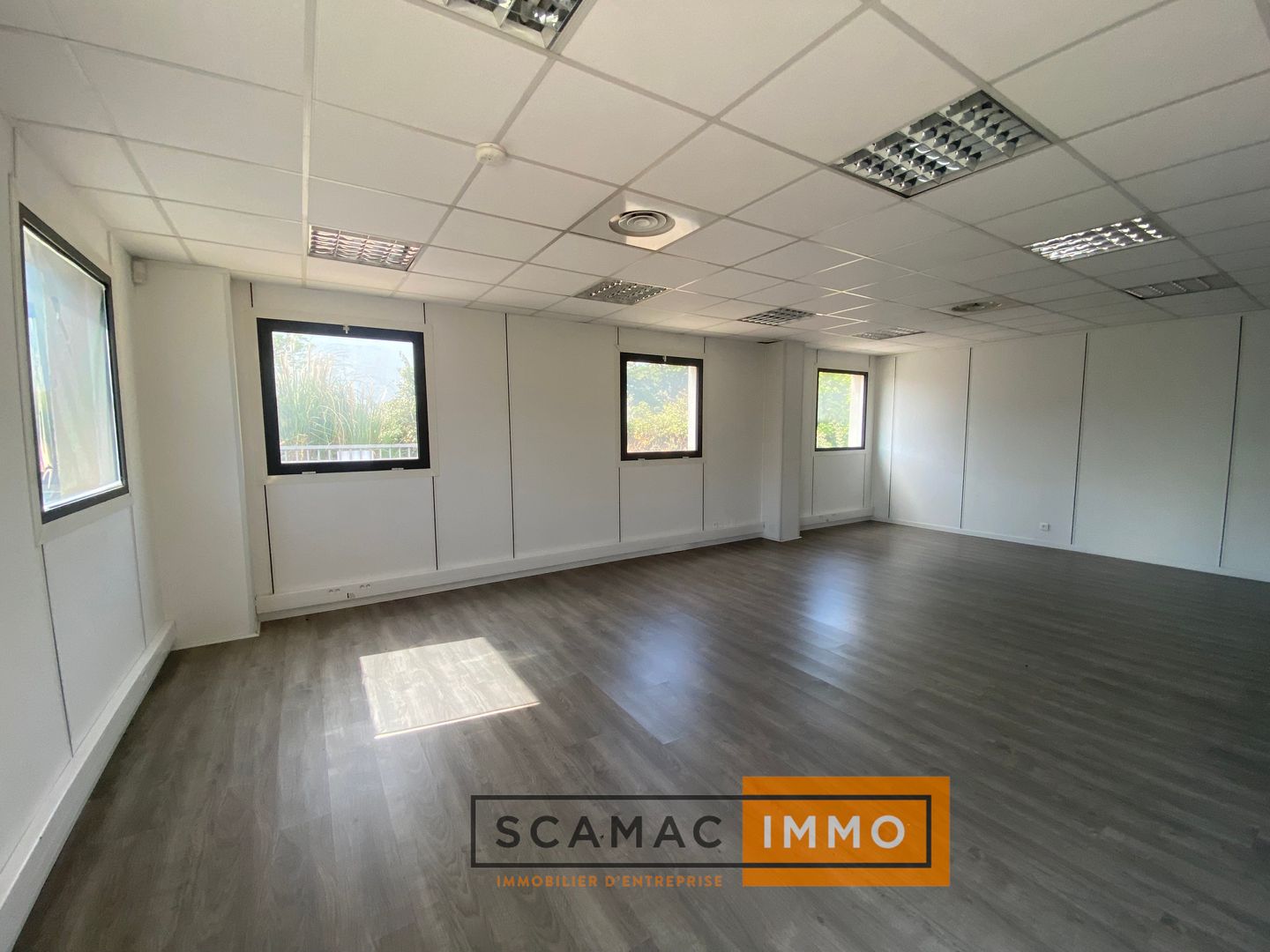 local d'activités de 585m², Les Milles (Bouches-du-Rhône)