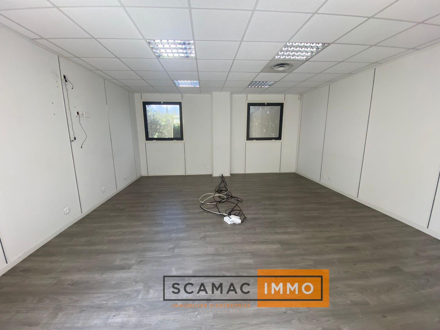 local d'activités de 585m², Les Milles (Bouches-du-Rhône)