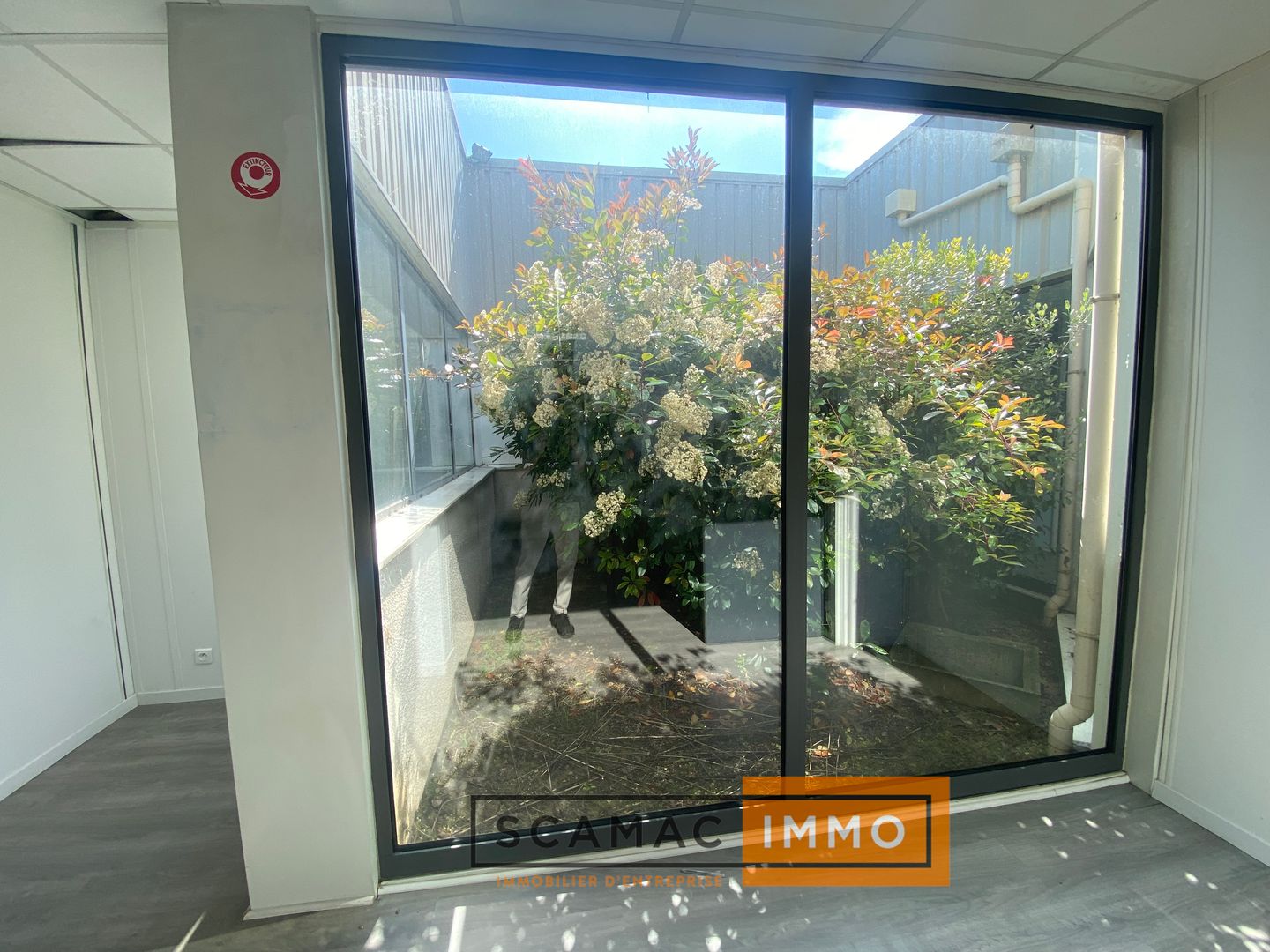 local d'activités de 585m², Les Milles (Bouches-du-Rhône)