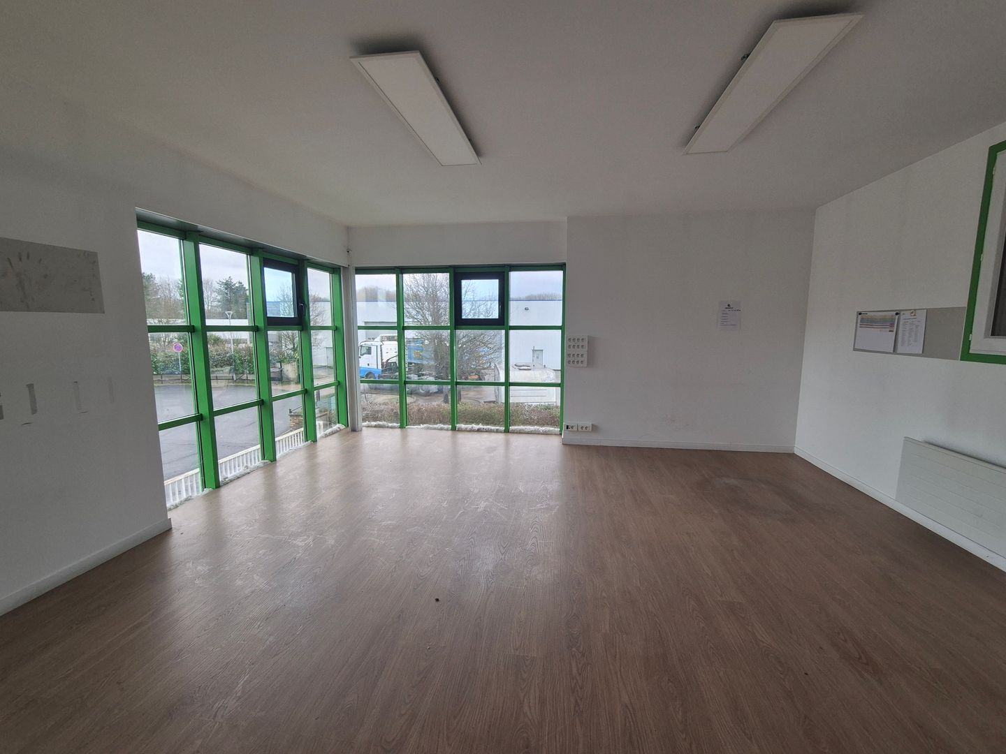 local d'activités de 432m², Claye-Souilly (Seine-et-Marne)