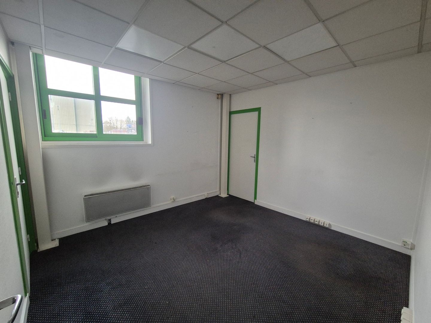 local d'activités de 432m², Claye-Souilly (Seine-et-Marne)