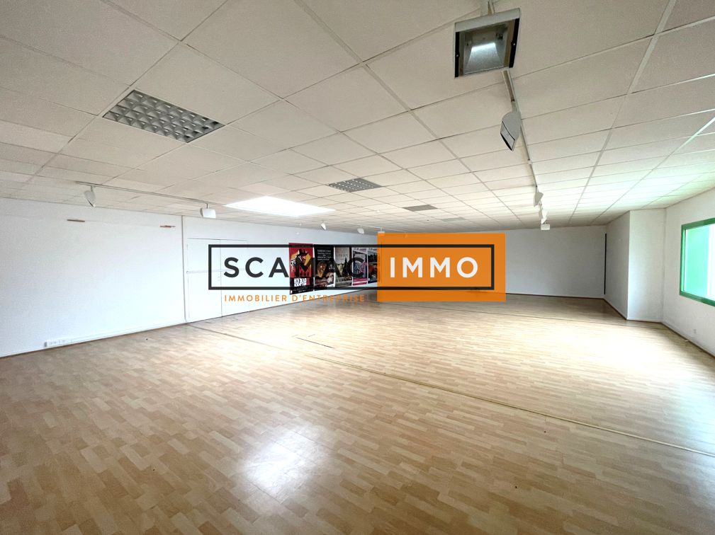 local d'activités de 3&nbsp;000m², Brie-Comte-Robert (Seine-et-Marne)