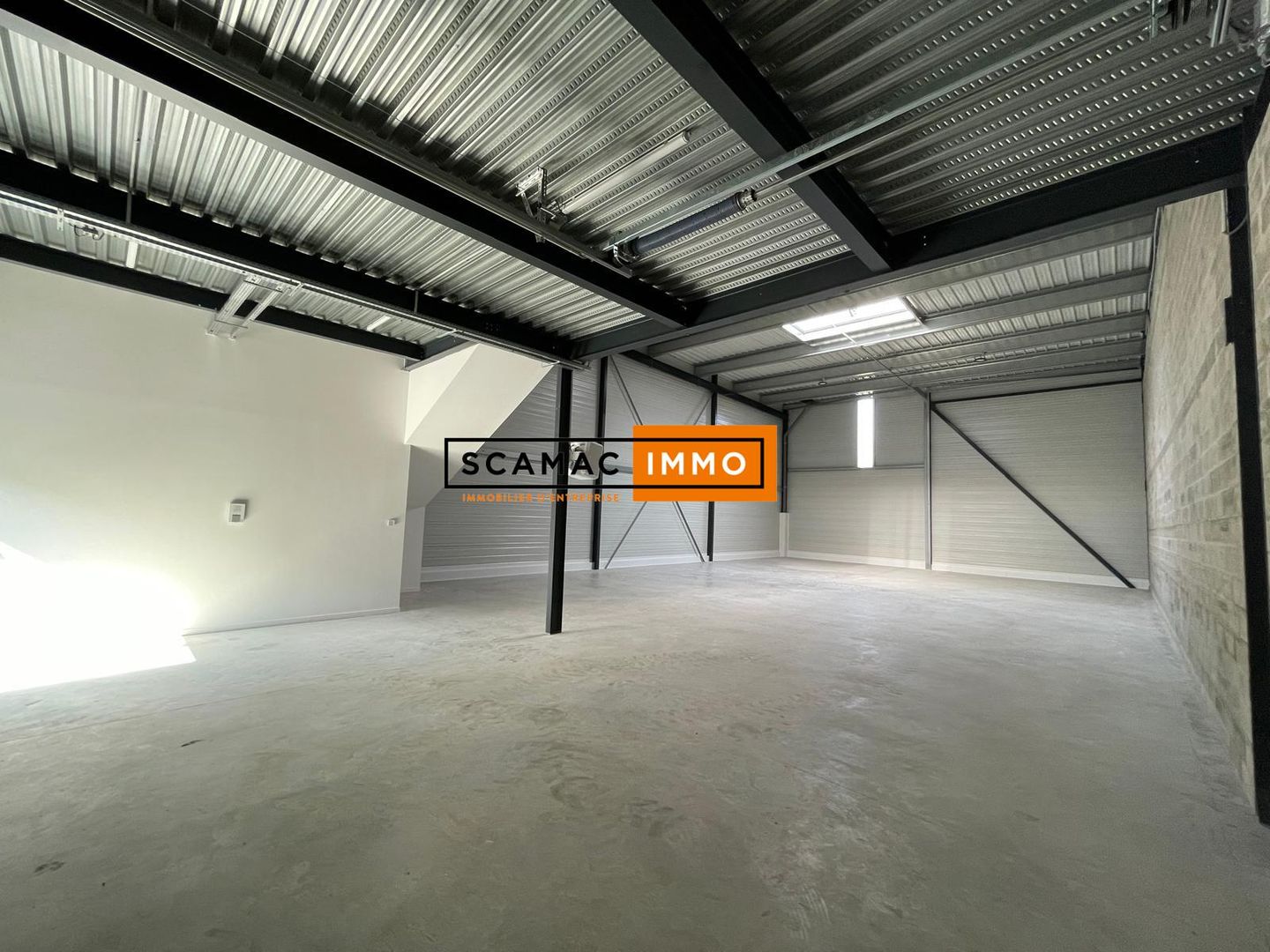 local d'activités de 432m², Les Mureaux (Yvelines)