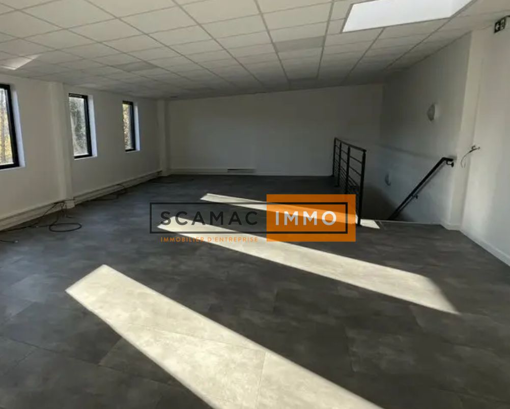 local d'activités de 354m², Les Mureaux (Yvelines)