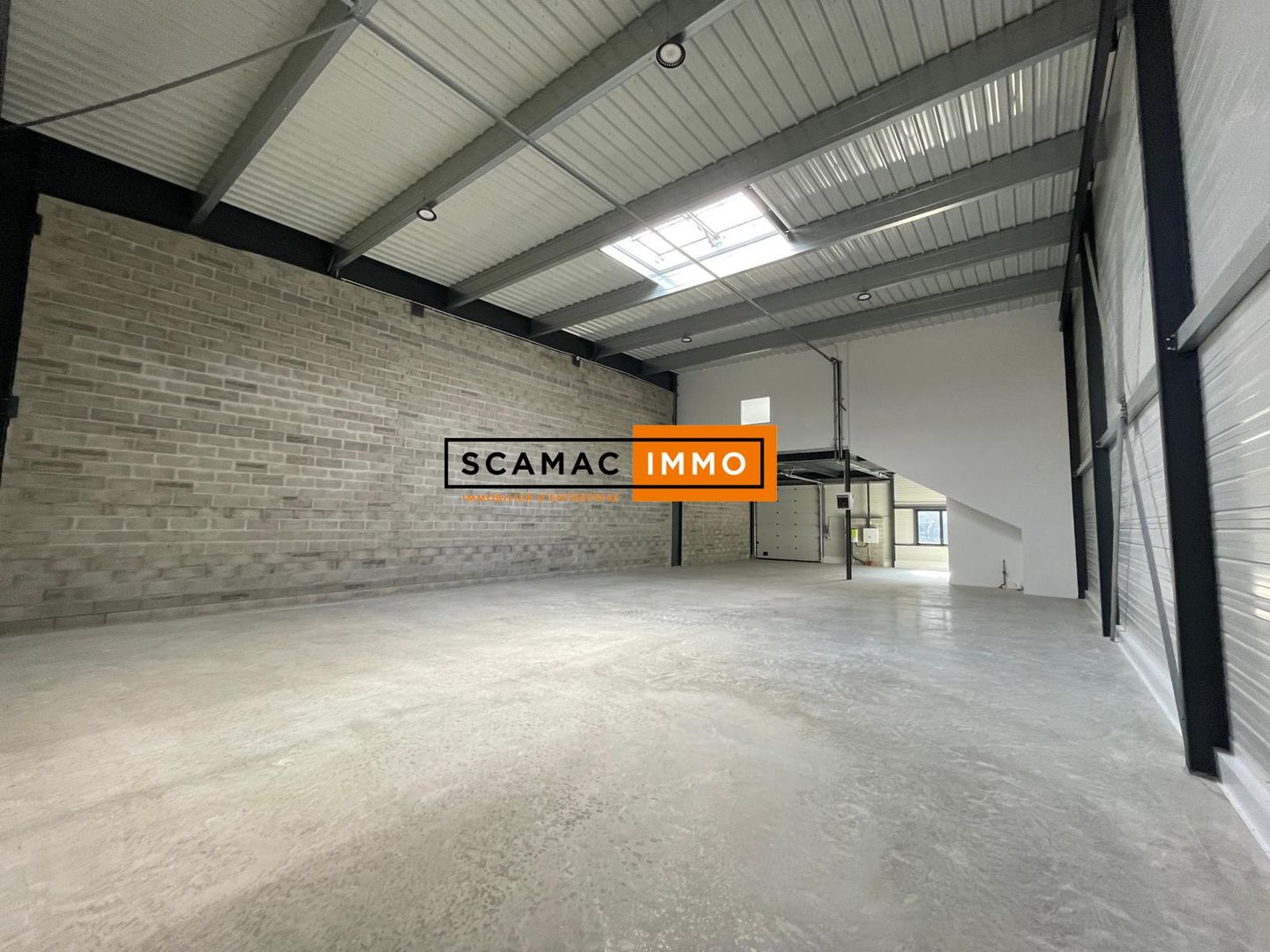 local d'activités de 432m², Les Mureaux (Yvelines)