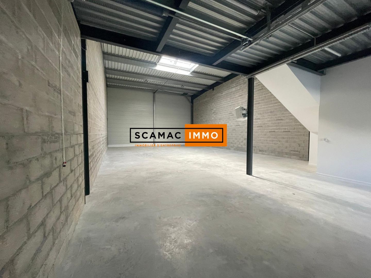 local d'activités de 432m², Les Mureaux (Yvelines)