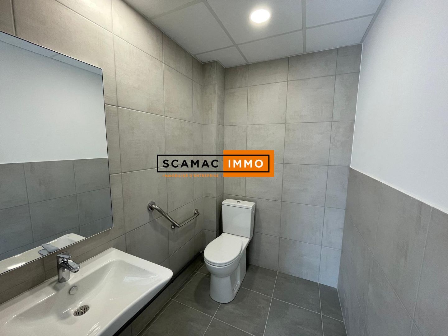 entrepôt de 432m², Les Mureaux (Yvelines)