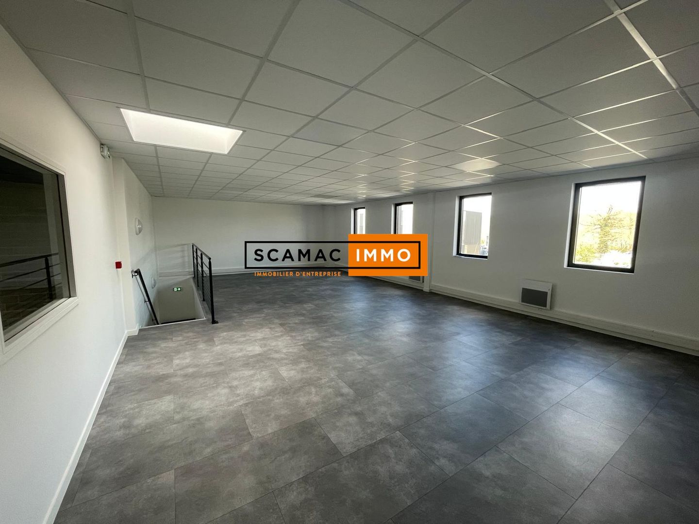 entrepôt de 432m², Les Mureaux (Yvelines)