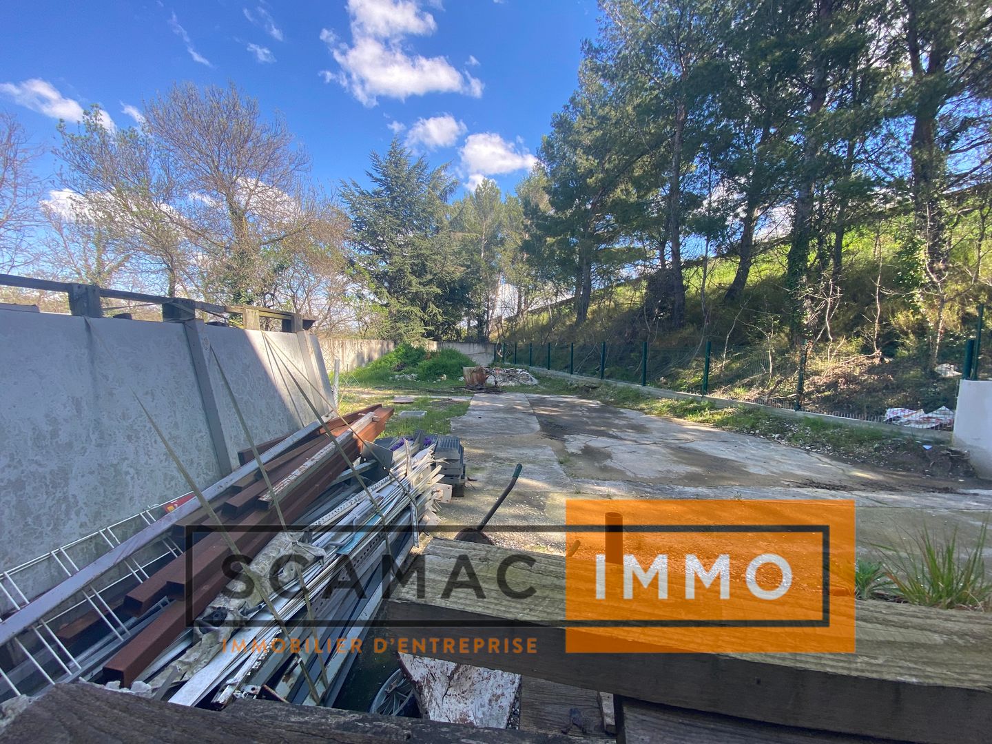 hangar de 1&nbsp;100m², Avignon (Vaucluse)