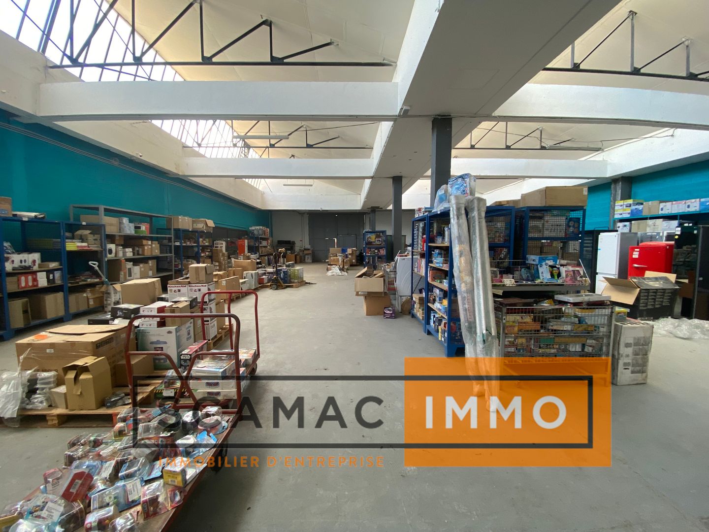 hangar de 2&nbsp;200m², Avignon (Vaucluse)