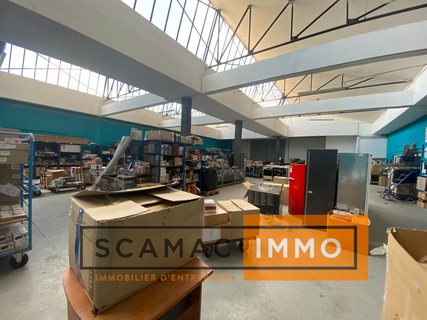 hangar de 2&nbsp;200m², Avignon (Vaucluse)