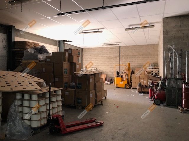 local d'activités de 277m², Arpajon (Essonne)